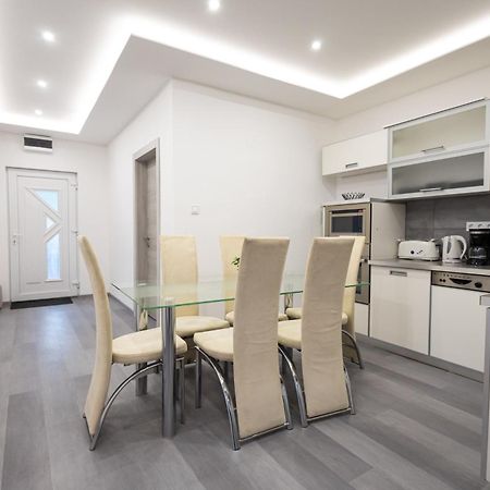 Fonix Apartman Debrecen Exteriör bild