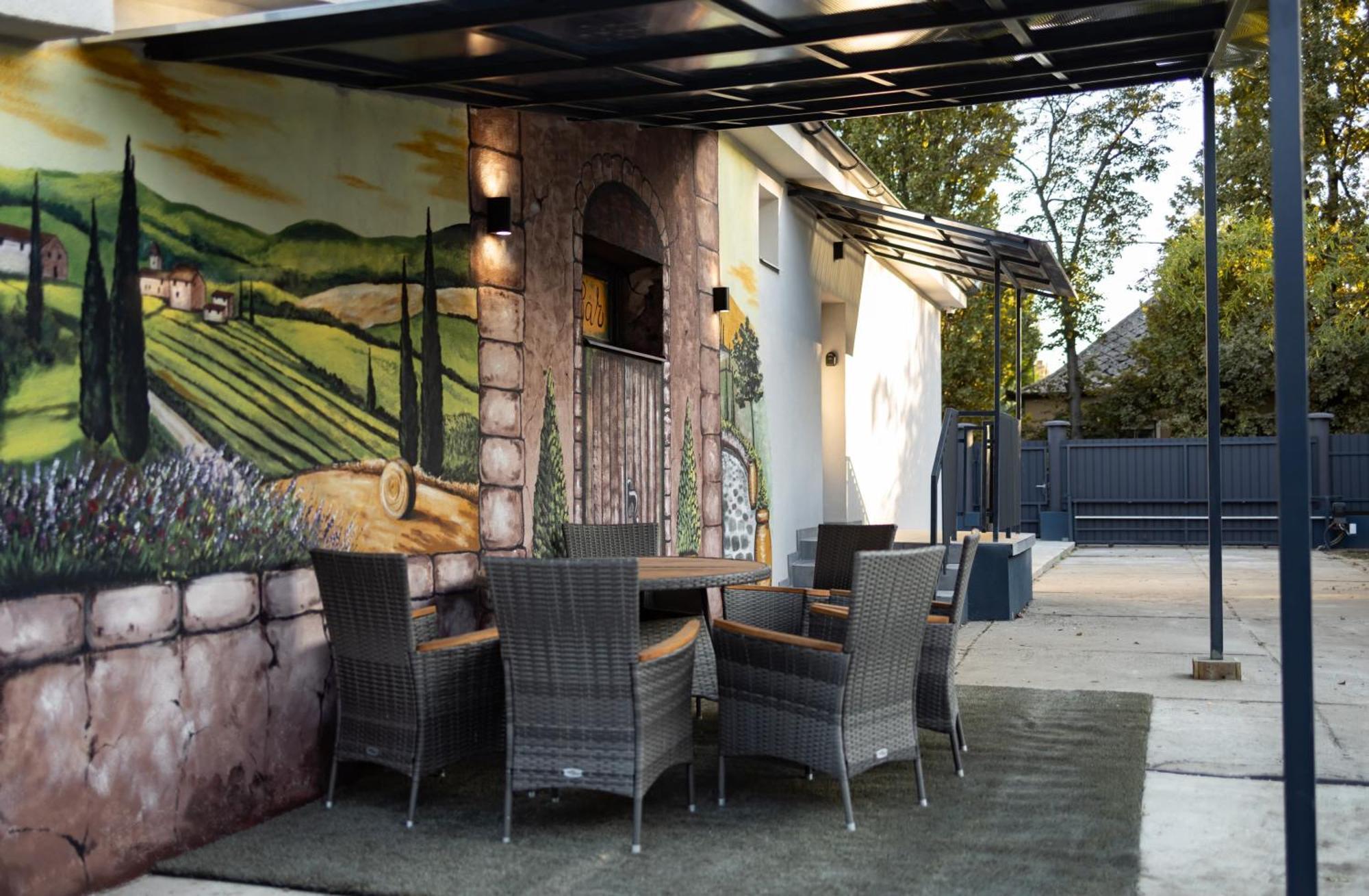 Fonix Apartman Debrecen Exteriör bild